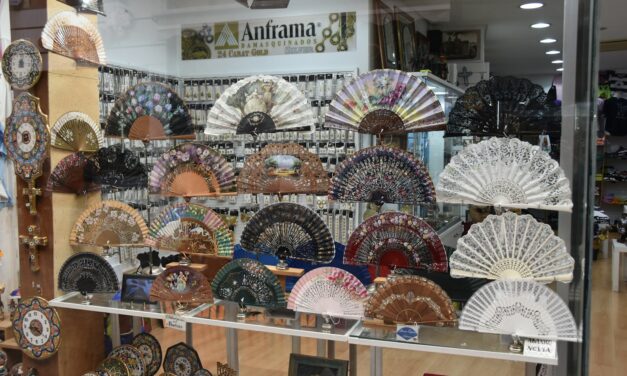 U.S. Holiday Sales Forecast Tops $1 Trillion