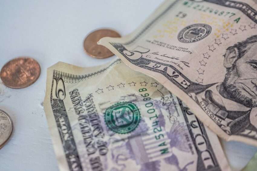 two 5 U.S. dollar bankotes