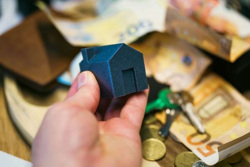 Mortgage Rates Near 7% Raise Buyer Costs